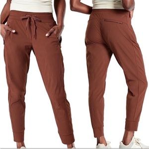 Athleta Trekkie North Jogger 4 petite